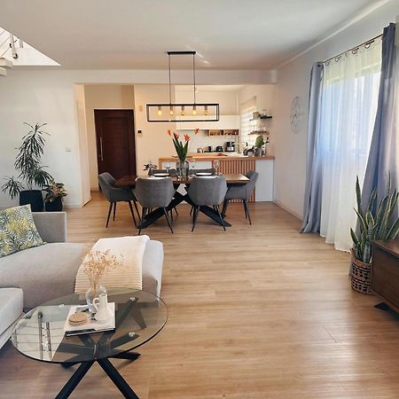 Modern Villa In Grand Bay - Short Walk To Beach Zewnętrze zdjęcie