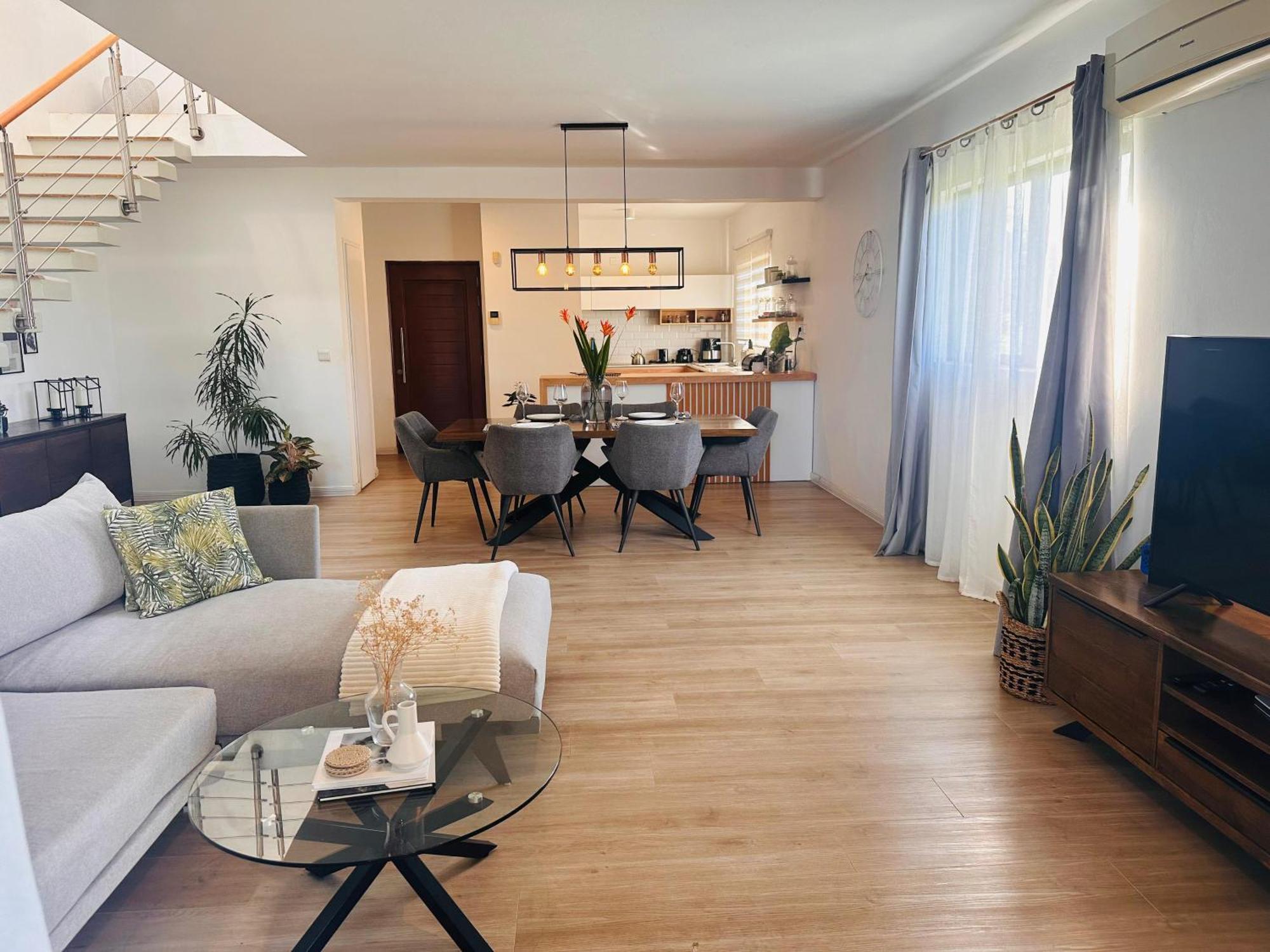 Modern Villa In Grand Bay - Short Walk To Beach Zewnętrze zdjęcie