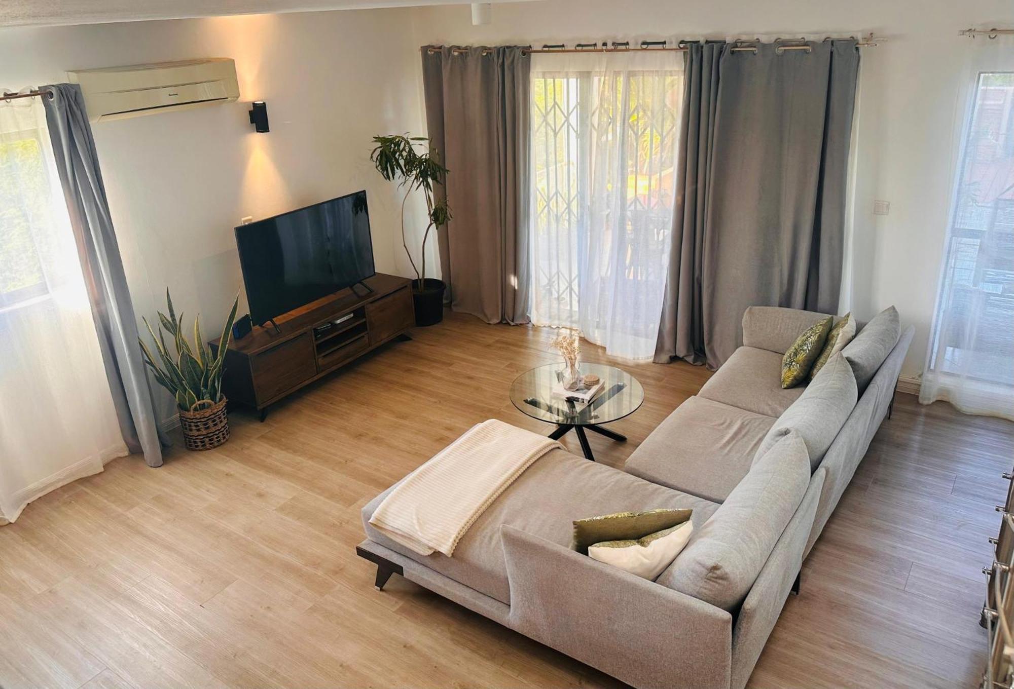 Modern Villa In Grand Bay - Short Walk To Beach Zewnętrze zdjęcie